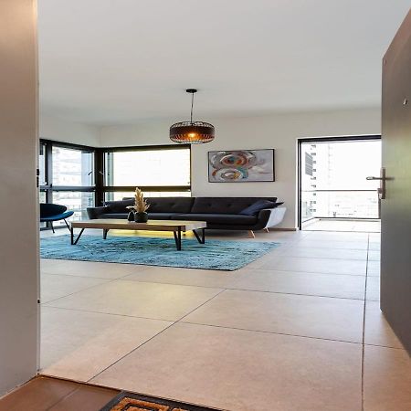 Oַ&O Group- Luxury Apt Tower Spectacular Sea View バト・ヤム エクステリア 写真