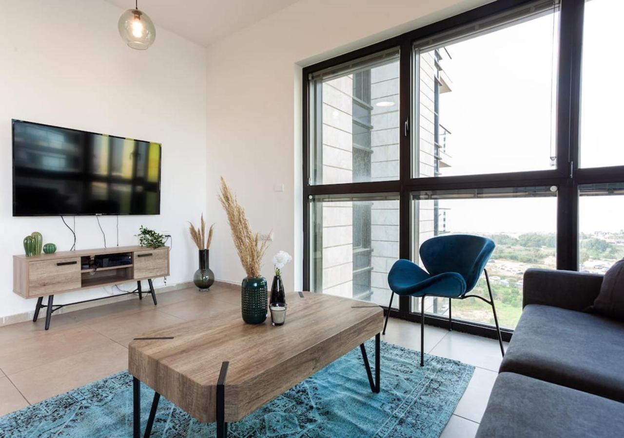 Oַ&O Group- Luxury Apt Tower Spectacular Sea View バト・ヤム エクステリア 写真