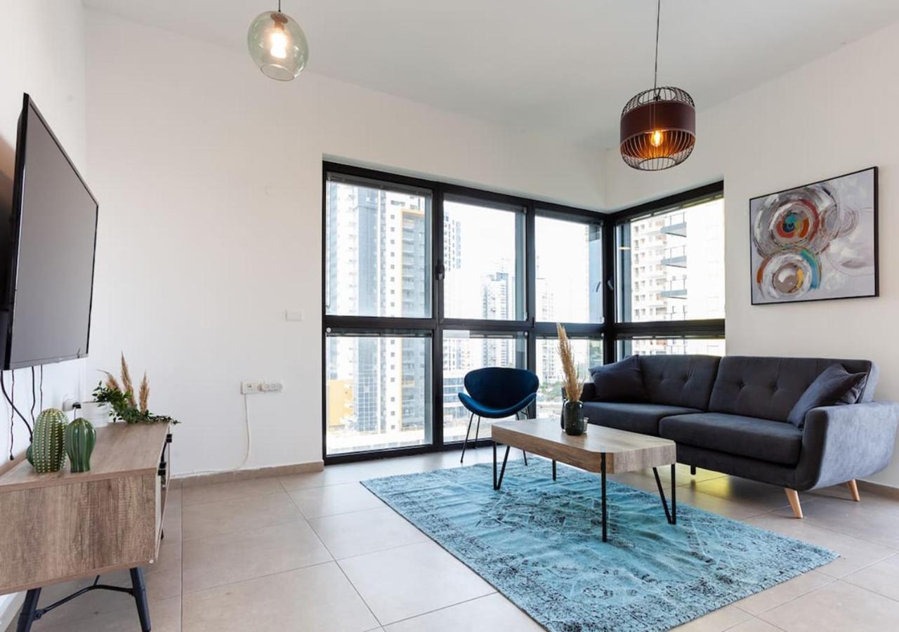 Oַ&O Group- Luxury Apt Tower Spectacular Sea View バト・ヤム エクステリア 写真